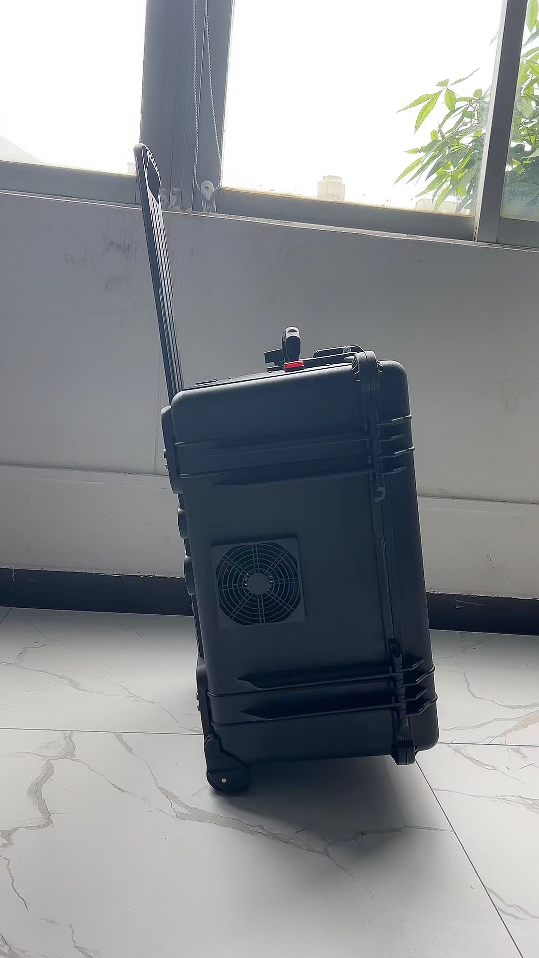 崇仁手拉箱型移动通信干扰器